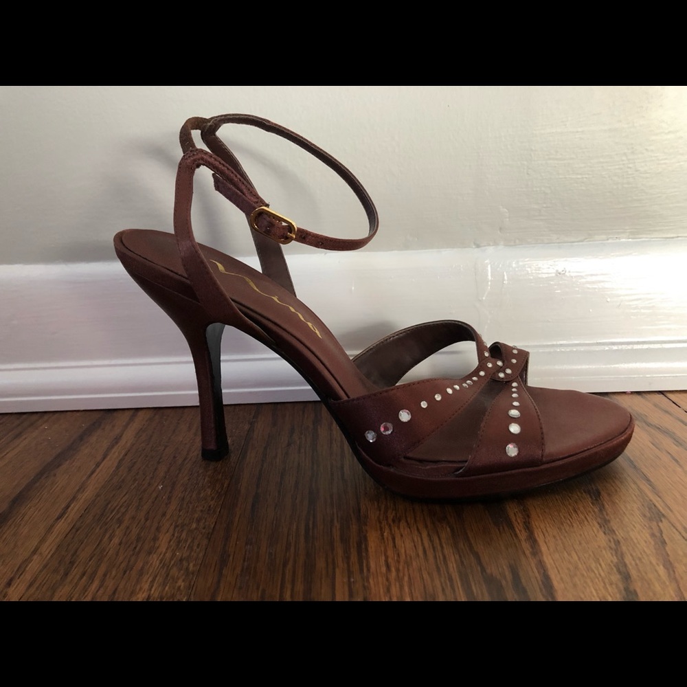 BRAND NEW Nina brown studded sandal size 8.5